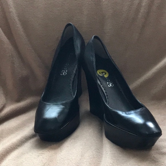 Shoes - Picture 3 of 4